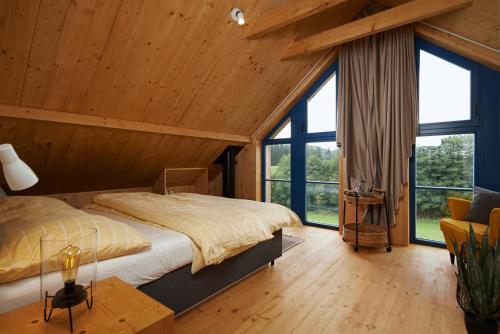 Postel nebo postele na pokoji v ubytování Resort Líšenský Dvůr