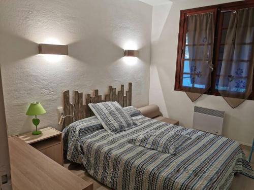 Ένα ή περισσότερα κρεβάτια σε δωμάτιο στο villa plain pied 4 chambres à 100m de la plage
