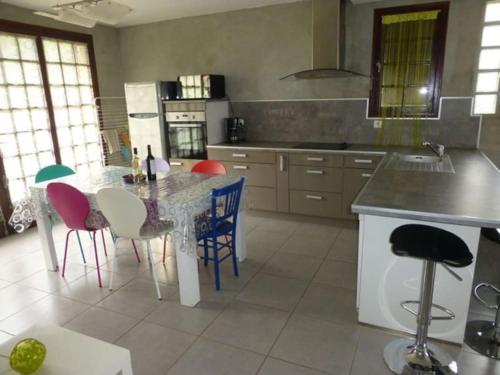 Η κουζίνα ή μικρή κουζίνα στο villa plain pied 4 chambres à 100m de la plage