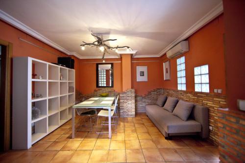 a living room with a couch and a table at Casa vacaciones in Castellón de la Plana