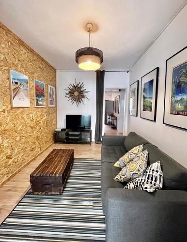 a living room with a couch and a television at Lelaleu in Saint-Leu
