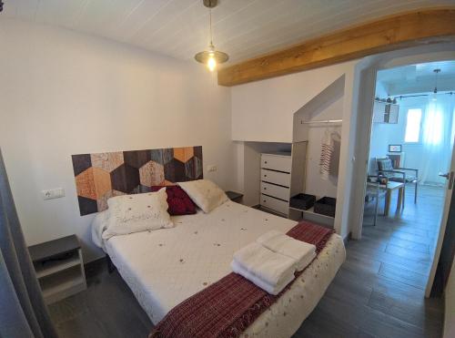 a bedroom with a large bed in a room at La Dubanesa in Poyales del Hoyo