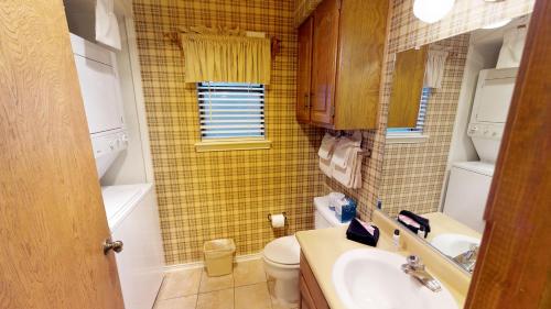 Et badeværelse på Grandview #11 Townhouse With High Speed Wifi