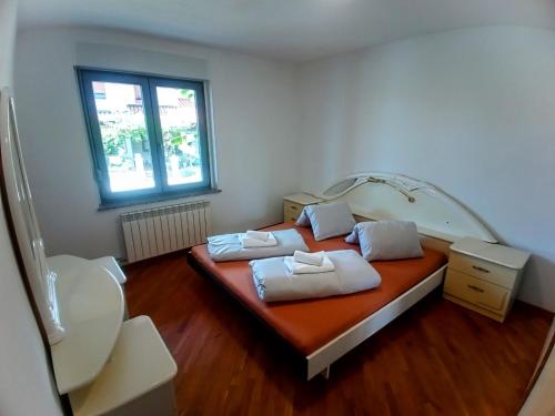 Postel nebo postele na pokoji v ubytování Vipolže Family Apartments