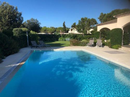 Photo de la galerie de l'établissement Appartement bord de mer avec piscine privee Porticcio, à Porticcio