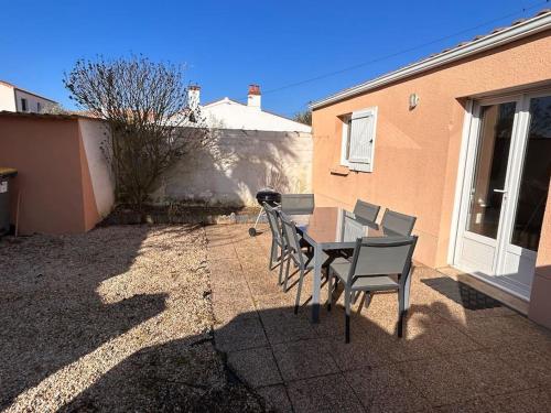 Photo de la galerie de l'établissement Charmante maison aux sables 6 personnes, à Olonne-sur-Mer