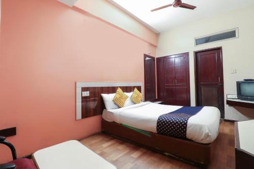 a hotel room with a bed and a tv at Oyo Yatra Inn in Bangalore