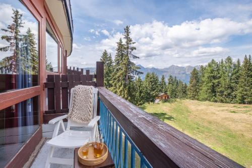 a balcony with a chair and a view of the mountains at Résidence Pierre & Vacances Le Belmont in Arc 1800