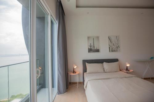 Katil atau katil-katil dalam bilik di Good Seaview Condo, near Queensbay