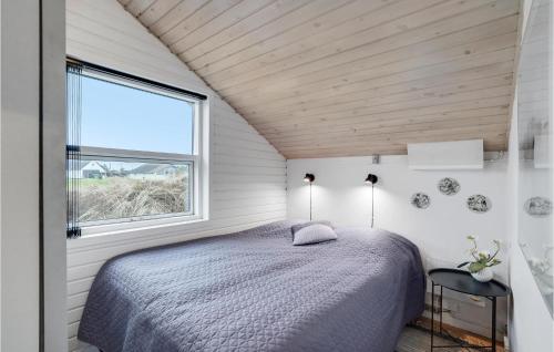a bedroom with a bed and a window at Awesome Home In Thisted With 3 Bedrooms And Wifi in Nørre Vorupør