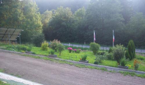a garden with flowers on the side of a road at Krystyna in Bystre