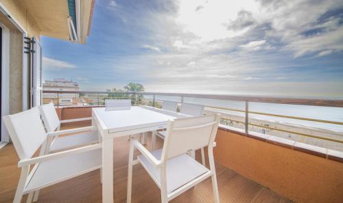 R143 Beachfront Apartment Dorianne