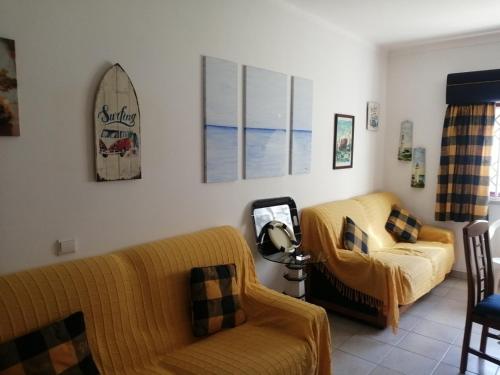 a living room with a couch and a chair at La maison de la mer in Setúbal