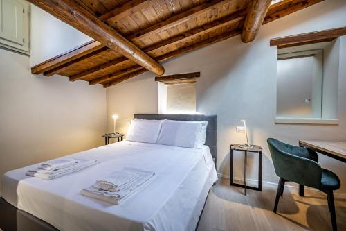 A bed or beds in a room at YiD Lovely Duomo suite Apt