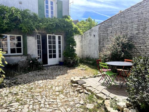 Zdjęcie z galerii obiektu Grande maison de village avec piscine w mieście Sainte-Marie-de-Ré