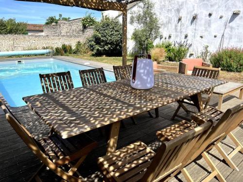 Zdjęcie z galerii obiektu Grande maison de village avec piscine w mieście Sainte-Marie-de-Ré
