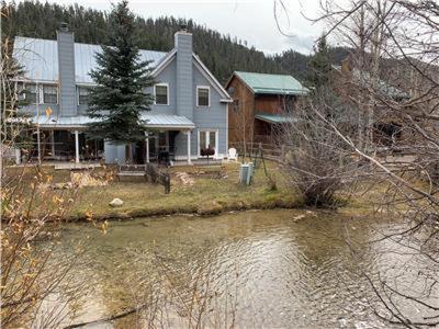 The building in which the holiday home is located