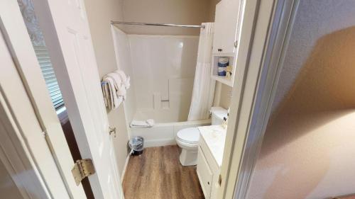 Vannituba majutusasutuses Peaceful Rivers Edge On Tenderfoot With High Speed Wifi