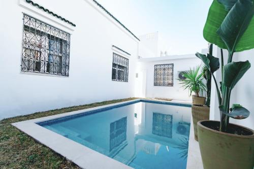 Bazén v ubytování Villa bord de mer piscine chauffée et terrasse nebo v jeho okolí
