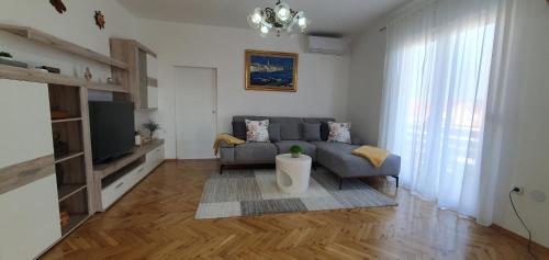 Cuisine ou kitchenette dans l'établissement Apartmani Pavlović