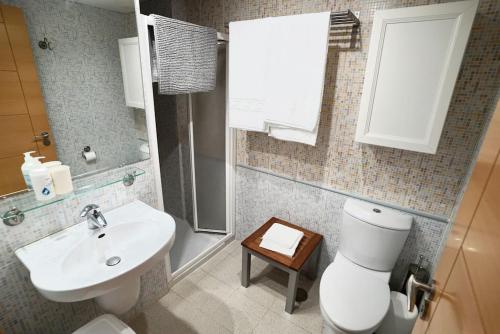 a bathroom with a white toilet and a sink at El Balcón del Novo -Novo Sancti Petri- Luxury 3 Bedrooms - Piscina y Pista Padel in Chiclana de la Frontera