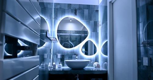 a bathroom with a sink and a mirror at B&B 5 Lune in Alberobello