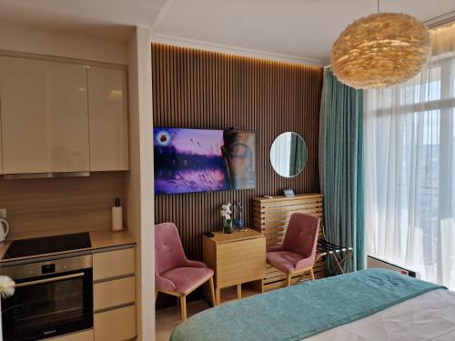 A television and/or entertainment centre at Beograd na vodi - BW AURORA LUXURY