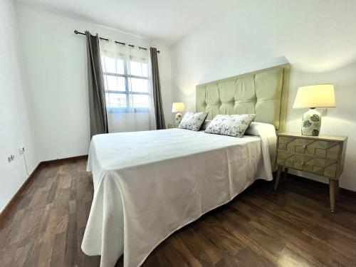 House - Sleeps 6 - Pool - Pet friendly