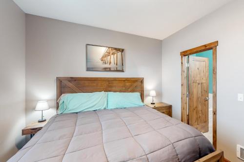 a bedroom with a large bed and two lamps at Sunset Beach House in Coos Bay