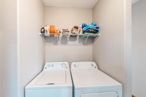 a small laundry room with a washer and dryer at Sunset Beach House in Coos Bay