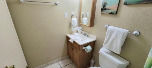Phòng tắm tại Gulfview I #205