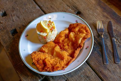 a plate of food with chicken and a cupcake with a lemon at Penzion Na Stodolci in Chřibská