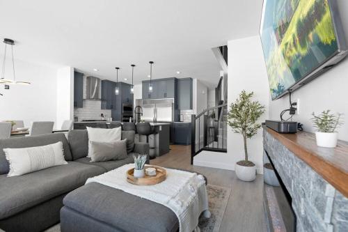 Family Home Retreat - 9 mins to WEM