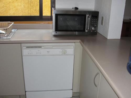 a microwave sitting on top of a kitchen counter at Las Casitas Tepoztlán in Tepoztlán