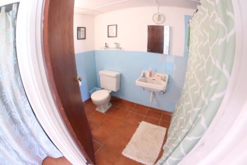 Vonios kambarys apgyvendinimo įstaigoje Country Side Cottages