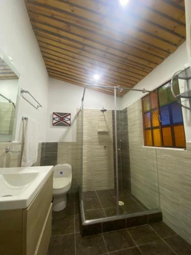 A bathroom at Casa de descanso acacias meta