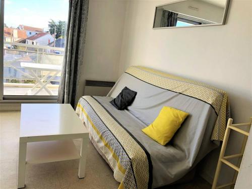 Posedenie v ubytovaní Studio lumineux près du centre avec balcon, parking privé et vélos - Le Pouliguen - FR-1-392-216