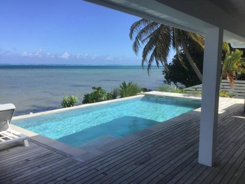 a swimming pool with a view of the ocean at Pkbleucoco in Opoa