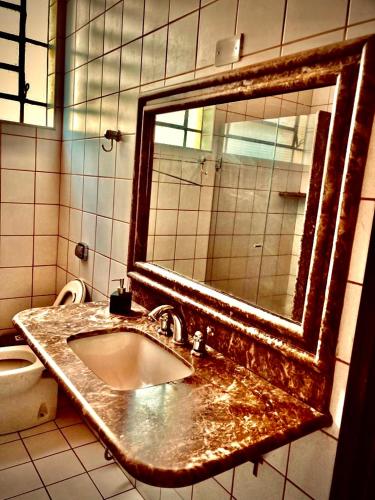Bilik mandi di Dom Alberto Hostel