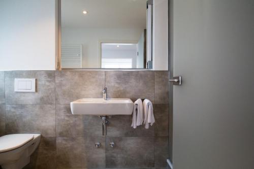 a bathroom with a sink and a mirror at Apartmenthaus Renz in Aalen