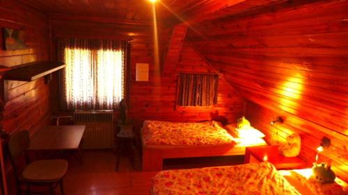 a bedroom with two beds in a log cabin at Na Sluneční Pohádková chaloupka ve Sladké díře in Příchovice