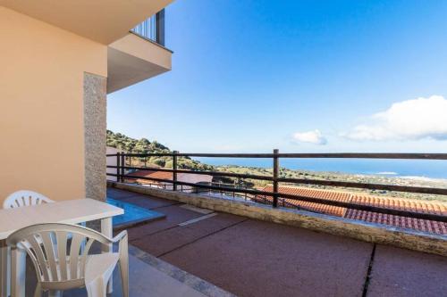 a balcony with a table and chairs and a view of the beach at Appartamento monolocale vista mare FT3 in Cascabraga