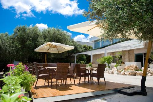 Κήπος έξω από το Hotel Orsa Maggiore