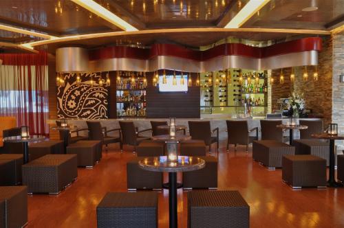 Lounge nebo bar v ubytování Sunset Plaza Beach Resort Puerto Vallarta All Inclusive