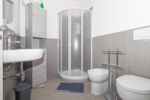 Phòng tắm tại Appartamento monolocale vista mare FT4