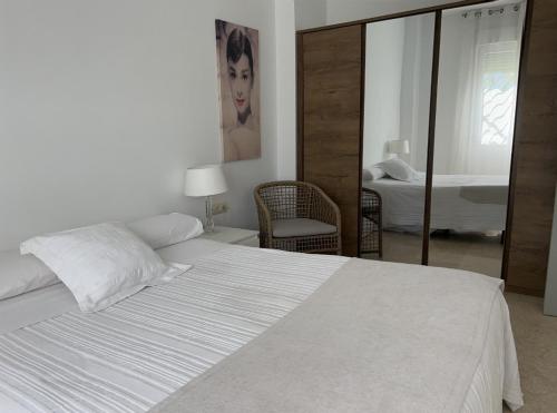 Postel nebo postele na pokoji v ubytování Seville Luxury Apartment Parking Opcional