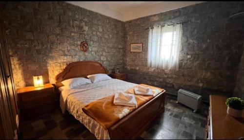 a bedroom with a bed with two towels on it at Taenarioum antico in Páliros