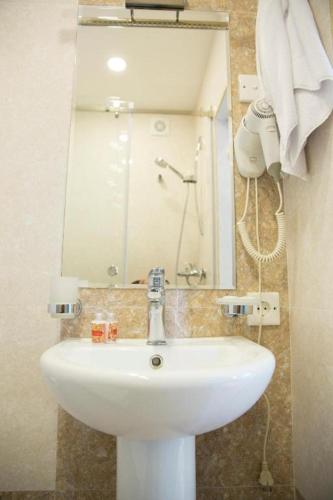 Bany a Town Gates Hotel