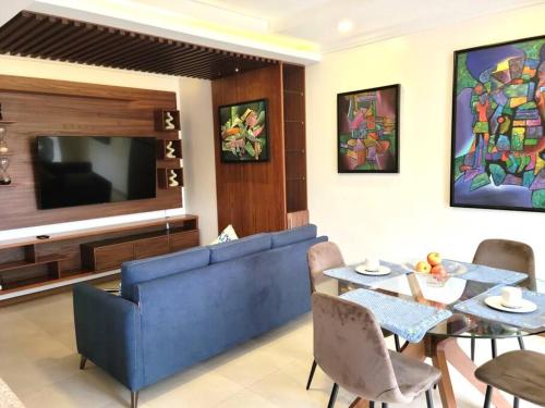 a living room with a blue couch and a table at Lovely 2B-2B Condo in the best area of Cuenca. in Cuenca