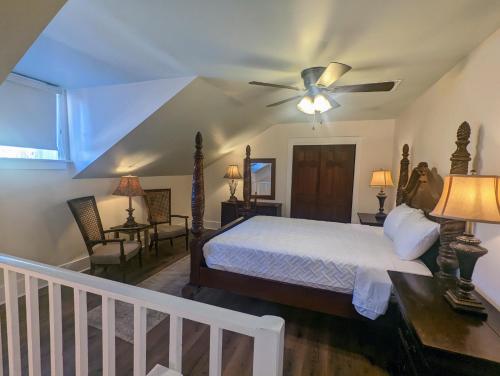a bedroom with a bed and a ceiling fan at Villas de Frenchmen in New Orleans